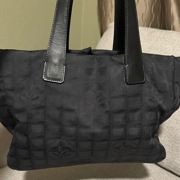CHANEL Black Quilted Logo Travel Line Y2K Tote Bag - Picture 8 of 16